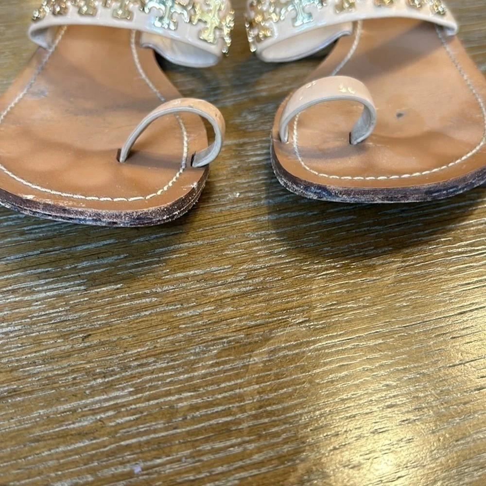 EUC Tory Burch Val Patent Leather Nude Toe Ring Sandal Size 7 1/2